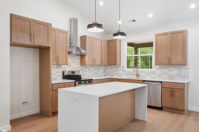 2835 Melvin Hill Road, Campobello, SC 29322