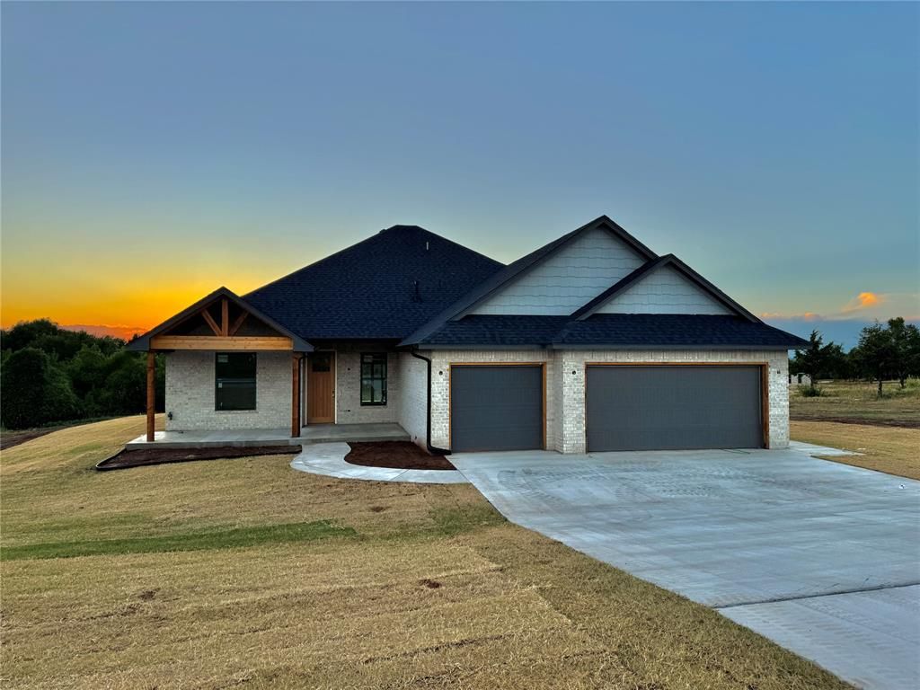 2079 Cattle Drive, Guthrie, OK 73044