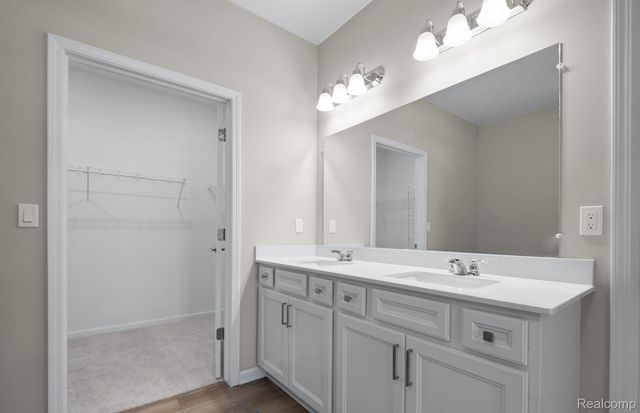 20601 West Kilburn Drive, Macomb Township, MI 48044