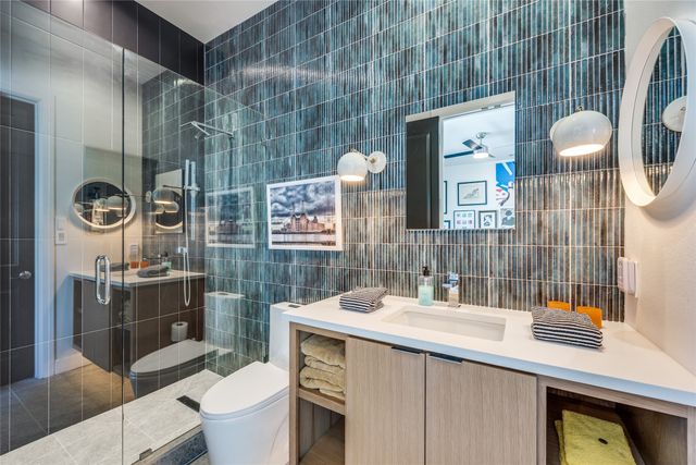 7333 Valley View Lane 302, Dallas, TX 75240