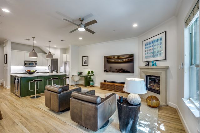 7333 Valley View Lane 302, Dallas, TX 75240