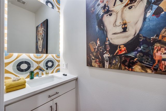 7333 Valley View Lane 302, Dallas, TX 75240