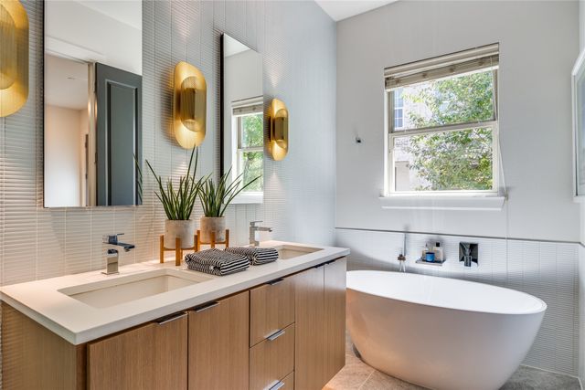 7333 Valley View Lane 302, Dallas, TX 75240