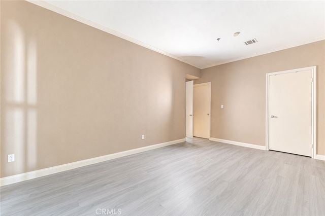 300 N El Molino Avenue 117, Pasadena, CA 91101