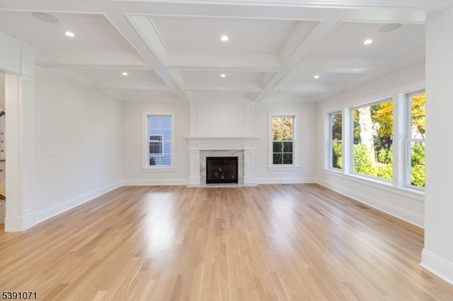 2 Whitman Dr, Chatham Twp., NJ 07928