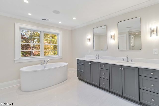 2 Whitman Dr, Chatham Twp., NJ 07928