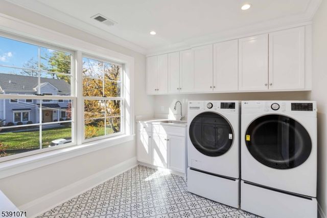 2 Whitman Dr, Chatham Twp., NJ 07928