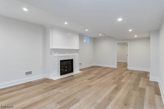 2 Whitman Dr, Chatham Twp., NJ 07928