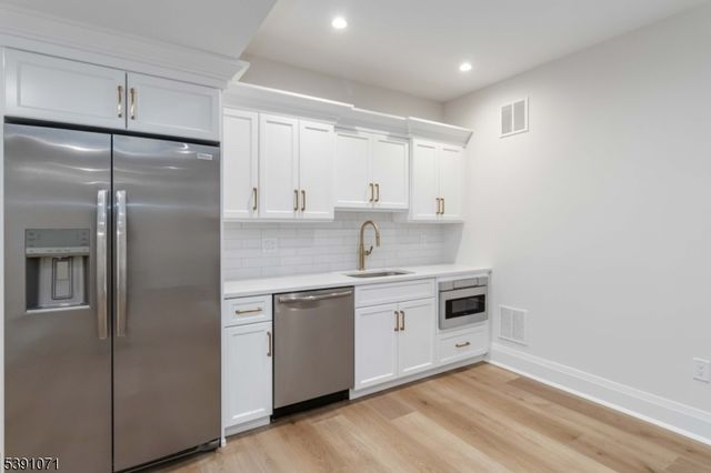 2 Whitman Dr, Chatham Twp., NJ 07928