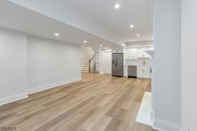 2 Whitman Dr, Chatham Twp., NJ 07928