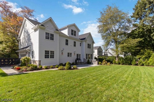 2 Whitman Dr, Chatham Twp., NJ 07928