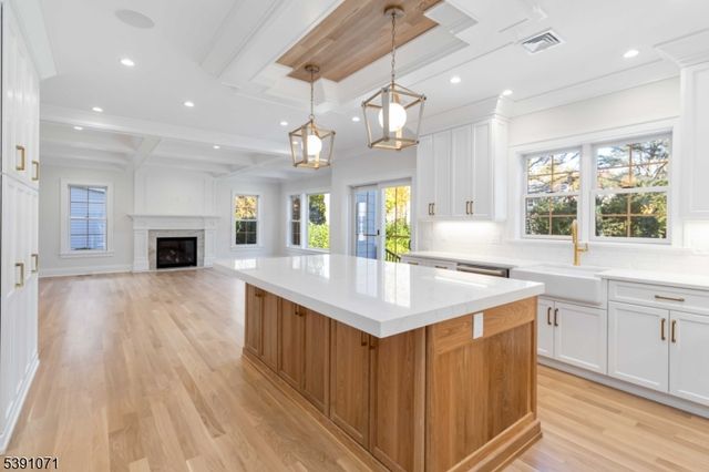 2 Whitman Dr, Chatham Twp., NJ 07928