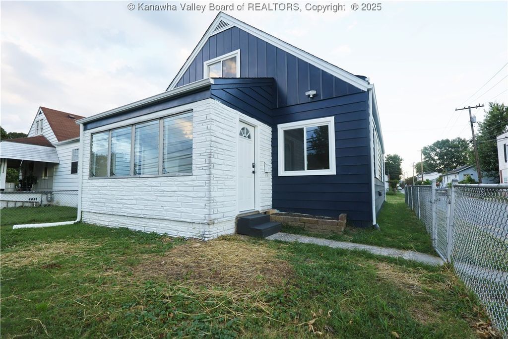 538 20th Street, Dunbar, WV 25064