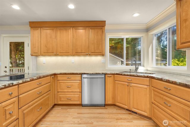 2714 232nd Place SE, Sammamish, WA 98075