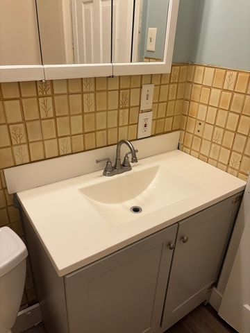 27W029 Oak Street, Hanover Park, IL 60133