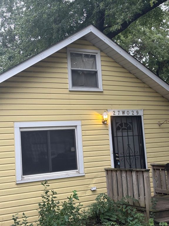 27W029 Oak Street, Hanover Park, IL 60133