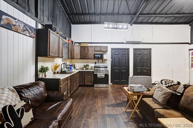 4053 Armstrong Academy Road, Bennington, OK 74723