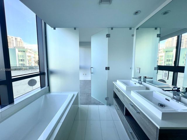 650 NE 32nd Street 908, Miami, FL 33137