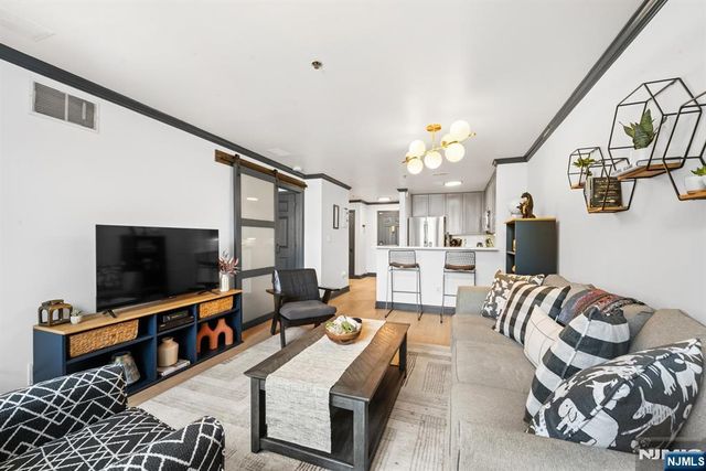 24 Ave At Port Imperial B37, West New York, NJ 07093