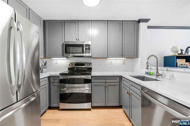 24 Ave At Port Imperial B37, West New York, NJ 07093