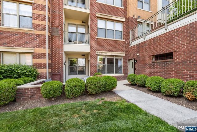 24 Ave At Port Imperial B37, West New York, NJ 07093