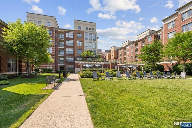 24 Ave At Port Imperial B37, West New York, NJ 07093