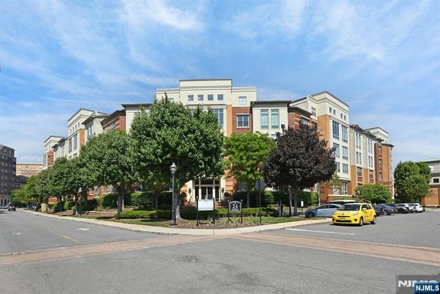 24 Ave At Port Imperial B37, West New York, NJ 07093