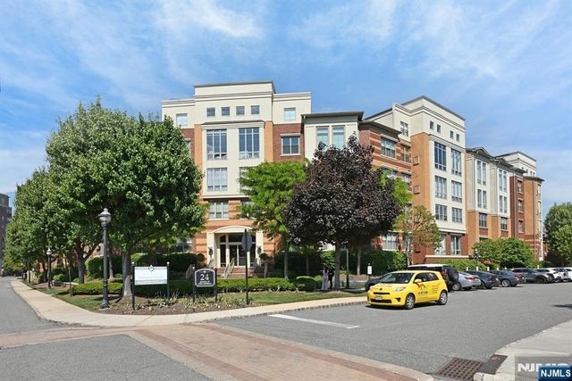 24 Ave At Port Imperial B37, West New York, NJ 07093