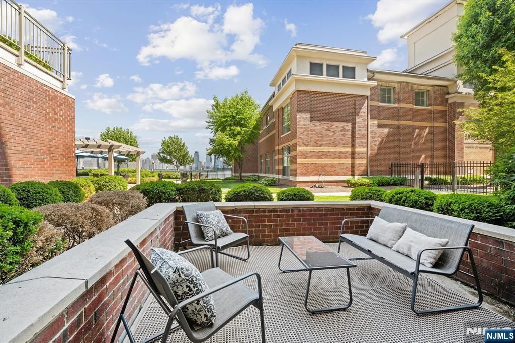 24 Ave At Port Imperial B37, West New York, NJ 07093