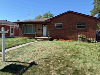 1742 Lakeview Street, Trenton, MI 48183