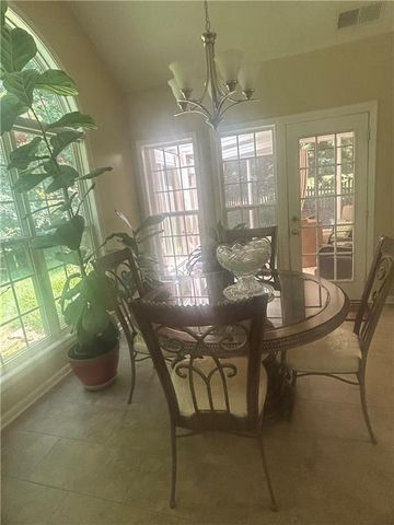 100 Avondale Circle, Newnan, GA 30265