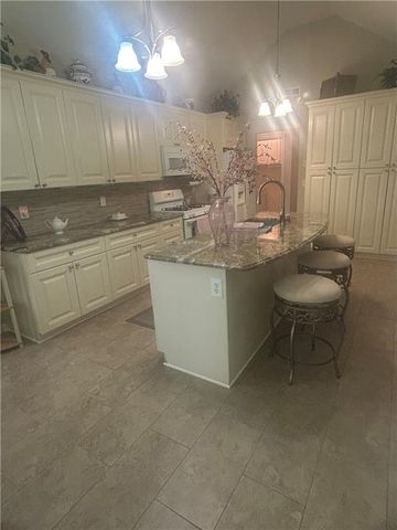 100 Avondale Circle, Newnan, GA 30265