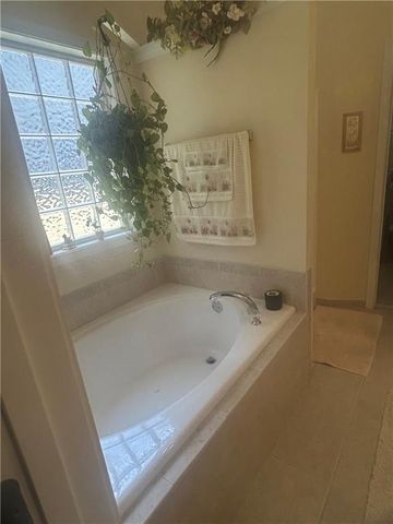 100 Avondale Circle, Newnan, GA 30265