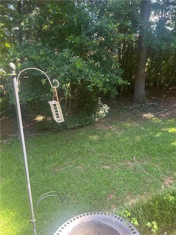100 Avondale Circle, Newnan, GA 30265
