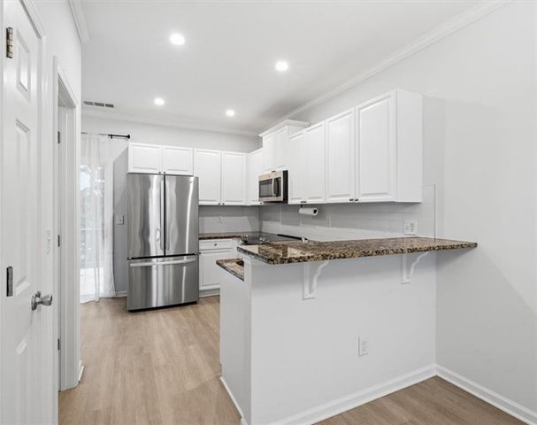 1057 Liberty Parkway NW, Atlanta, GA 30318