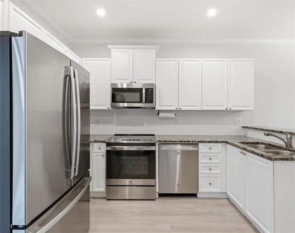 1057 Liberty Parkway NW, Atlanta, GA 30318