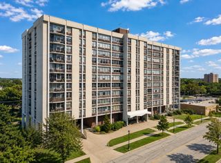33 N Main Street 10J, Lombard, IL 60148