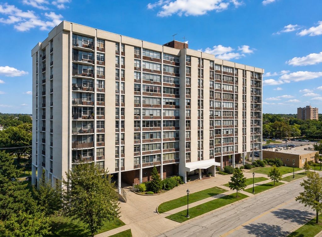 33 N Main Street 10J, Lombard, IL 60148