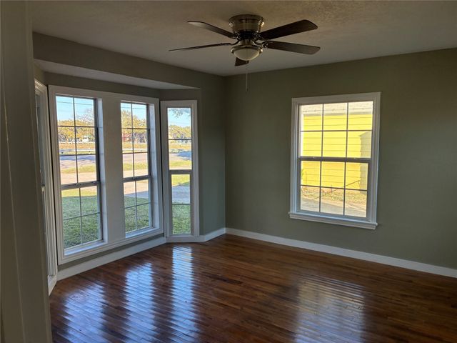 6329 Calmont Avenue, Fort Worth, TX 76116