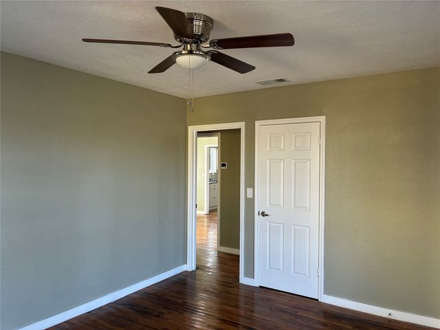 6329 Calmont Avenue, Fort Worth, TX 76116