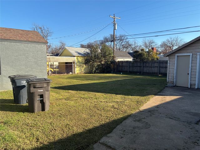 6329 Calmont Avenue, Fort Worth, TX 76116