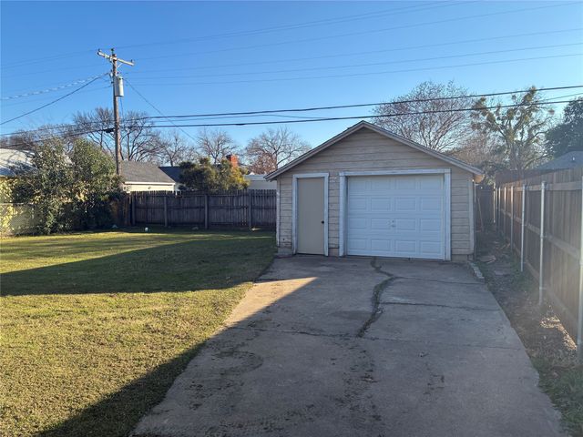 6329 Calmont Avenue, Fort Worth, TX 76116