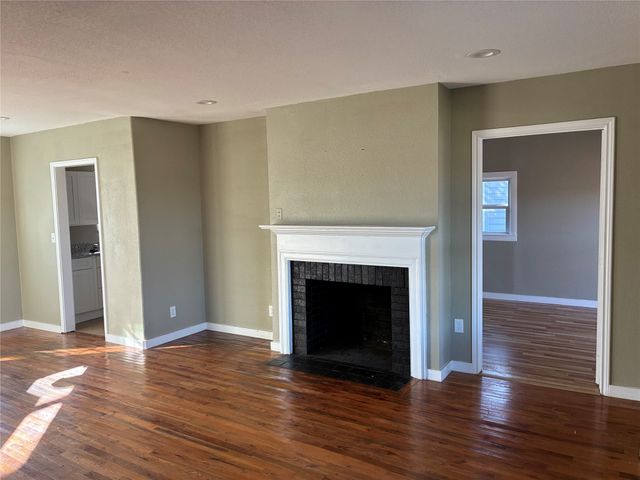 6329 Calmont Avenue, Fort Worth, TX 76116