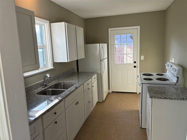 6329 Calmont Avenue, Fort Worth, TX 76116