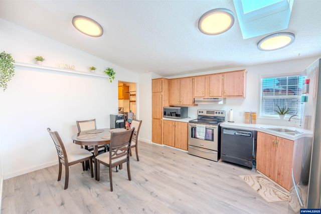 16688 Highway 99E Hwy NE 54, Woodburn, OR 97071