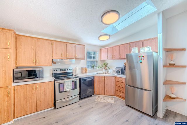 16688 Highway 99E Hwy NE 54, Woodburn, OR 97071