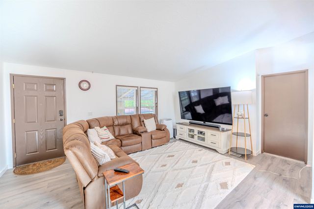 16688 Highway 99E Hwy NE 54, Woodburn, OR 97071