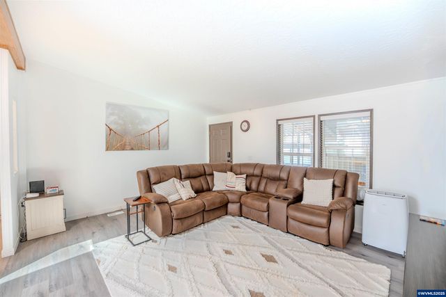 16688 Highway 99E Hwy NE 54, Woodburn, OR 97071