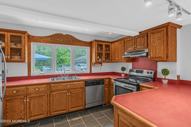 14 Maxim Road, Howell, NJ 07731