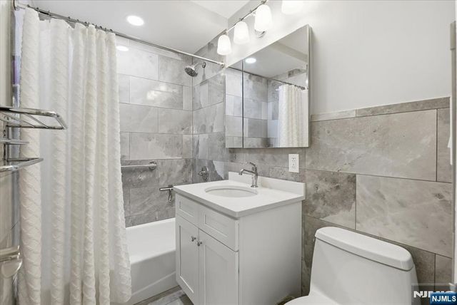 2077 Center 9A, Fort Lee, NJ 07024